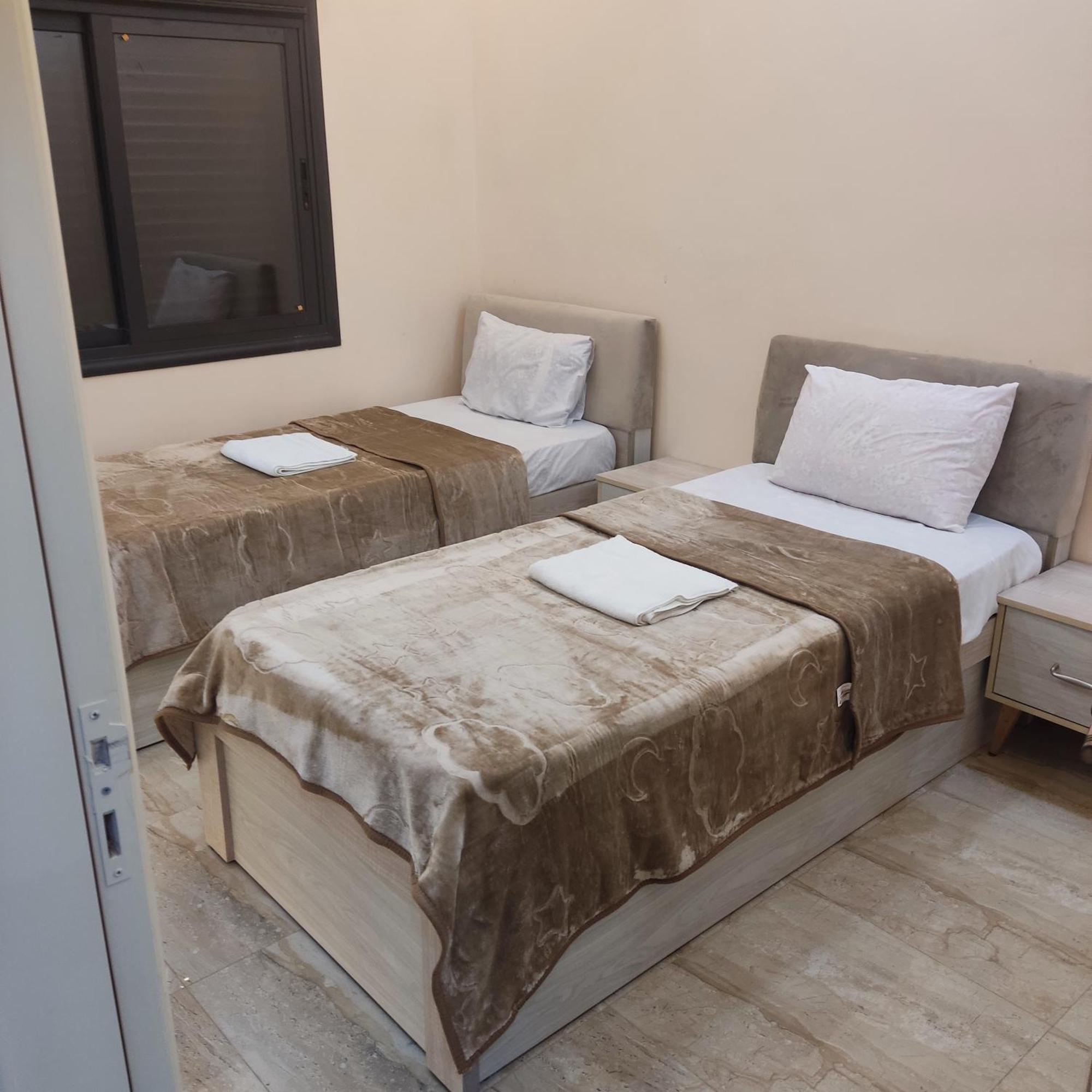 Lotus Housing For Furnished Apartments Джераш Екстер'єр фото