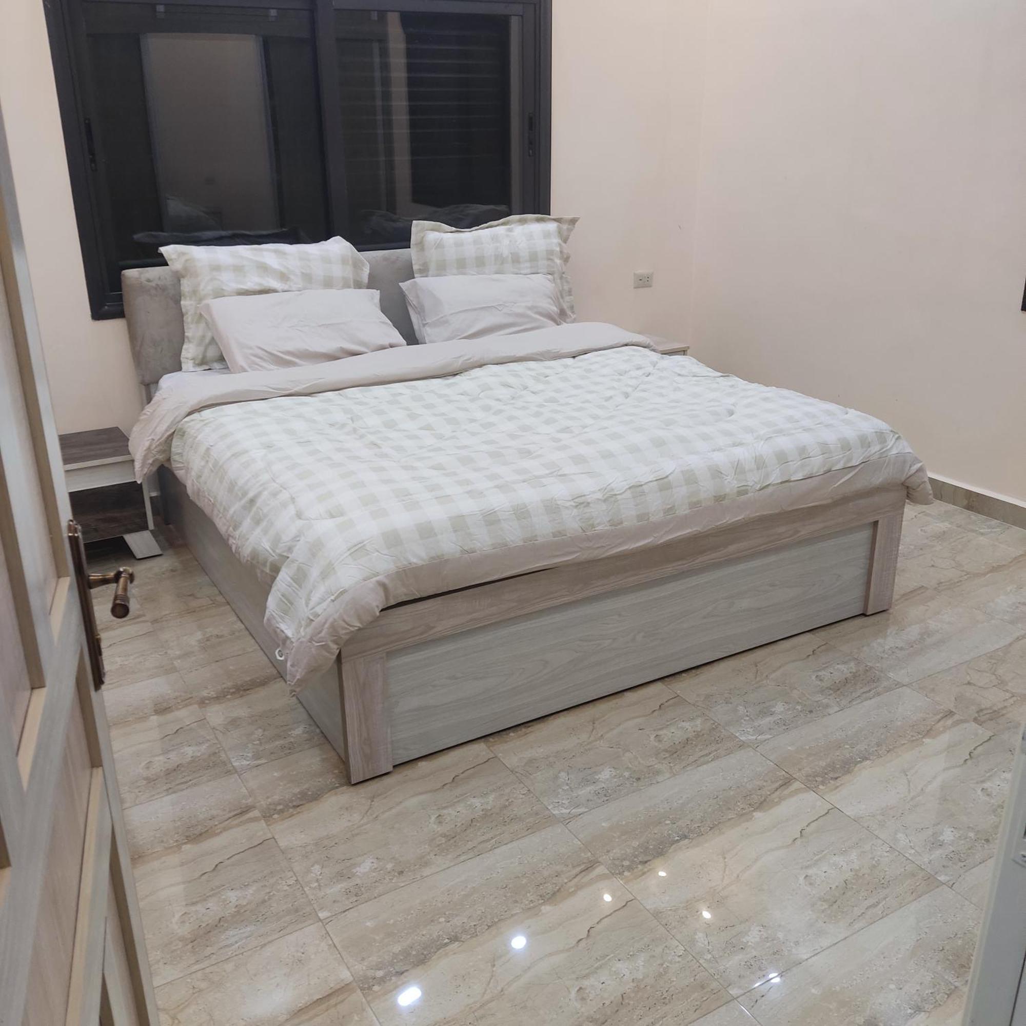 Lotus Housing For Furnished Apartments Джераш Екстер'єр фото