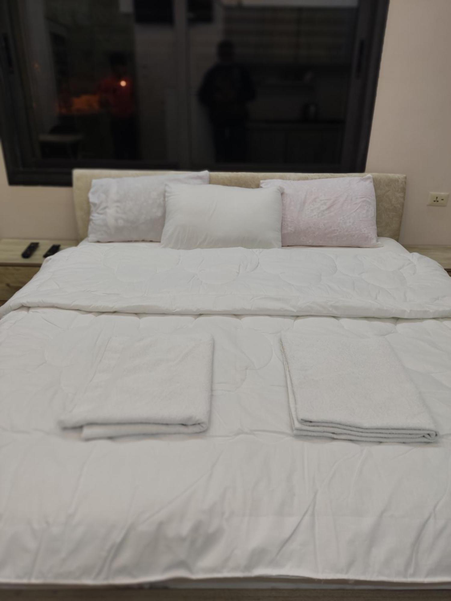 Lotus Housing For Furnished Apartments Джераш Номер фото