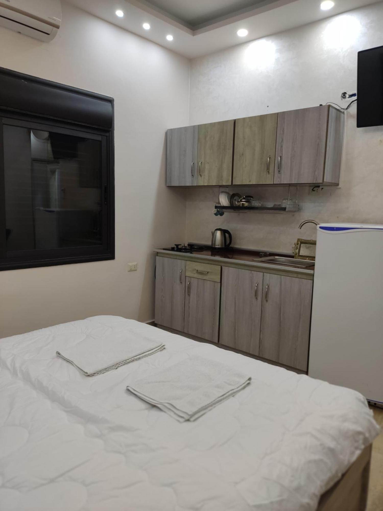 Lotus Housing For Furnished Apartments Джераш Номер фото